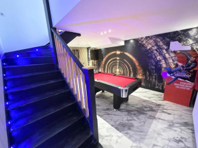 The Secret Agent Apartment - Brought to you by Coastline Retreats - Brand New - 2 mins walk to Beach - Childrens play den - Pool Table - Time Crisis Arcade Machine